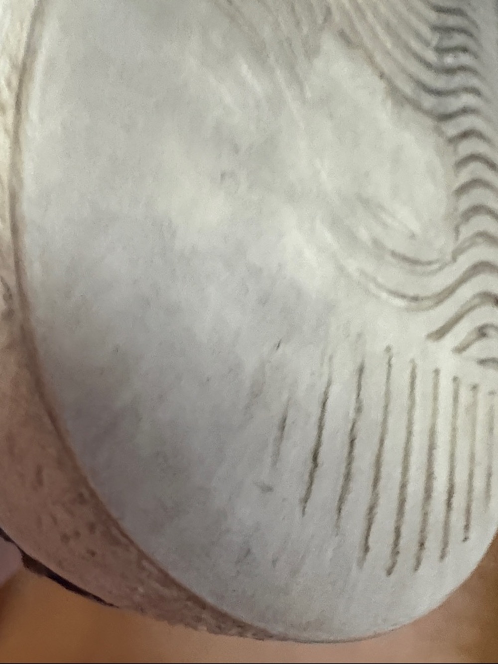 Gucci White Leather Low-Top Sneakers with Bumble Bee - Picture 6 of 9